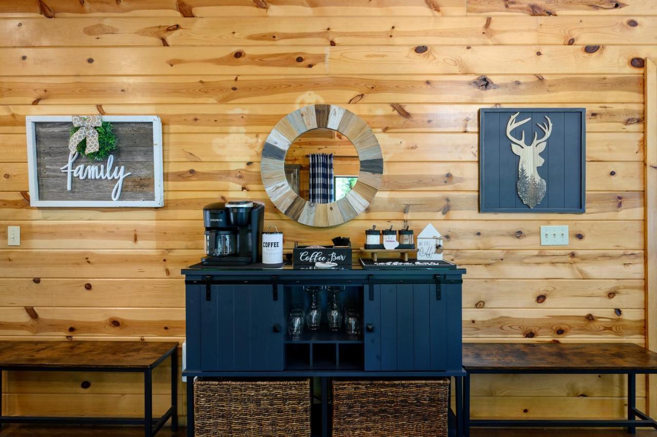 Hickory Bear - Cabin Surrounded By Pines, Sleeps 10, Hot Tub, Fire Pit, Arcade, Foosball Table & Deck Slide Broken Bow Dış mekan fotoğraf
