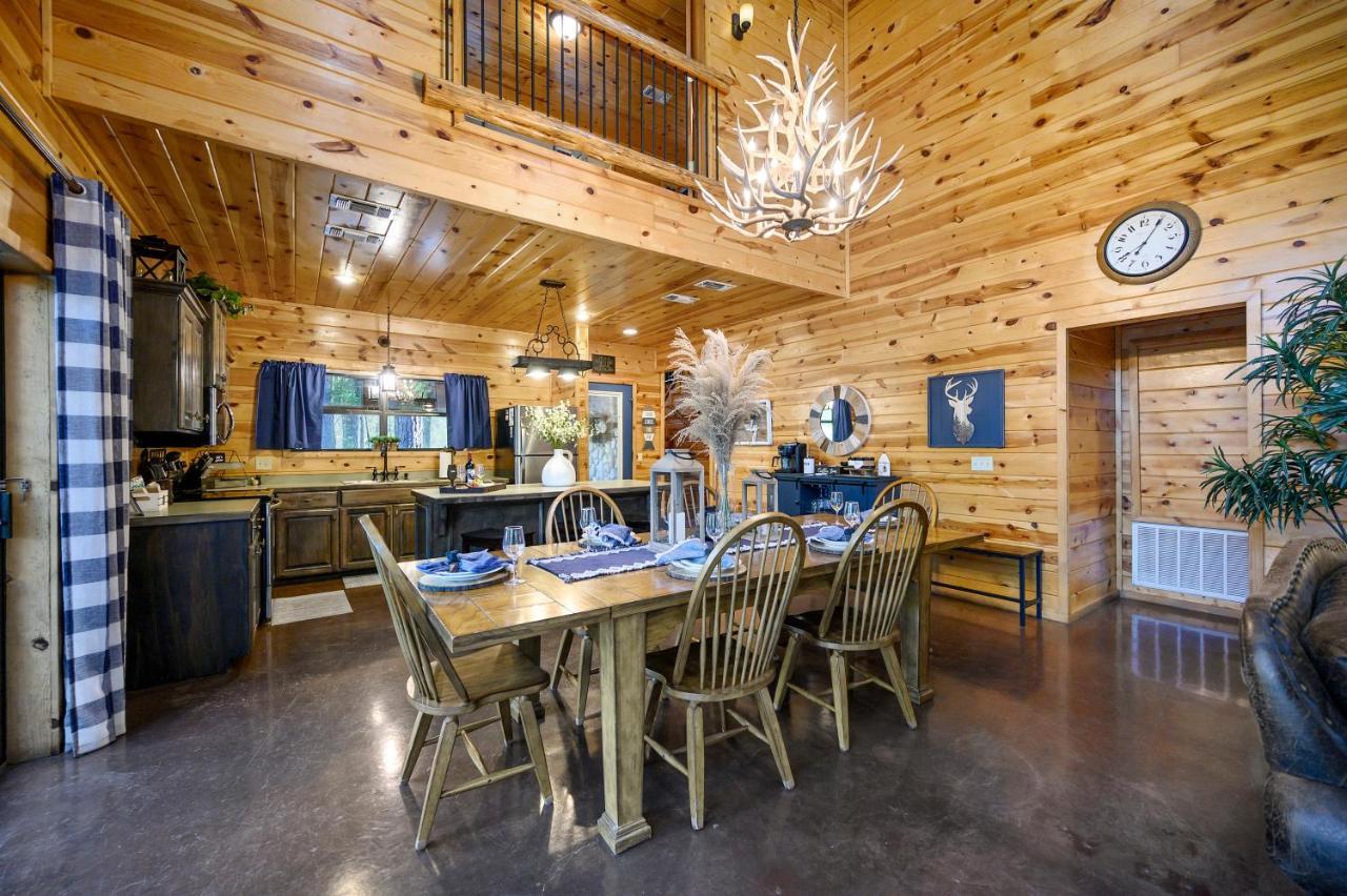 Hickory Bear - Cabin Surrounded By Pines, Sleeps 10, Hot Tub, Fire Pit, Arcade, Foosball Table & Deck Slide Broken Bow Dış mekan fotoğraf