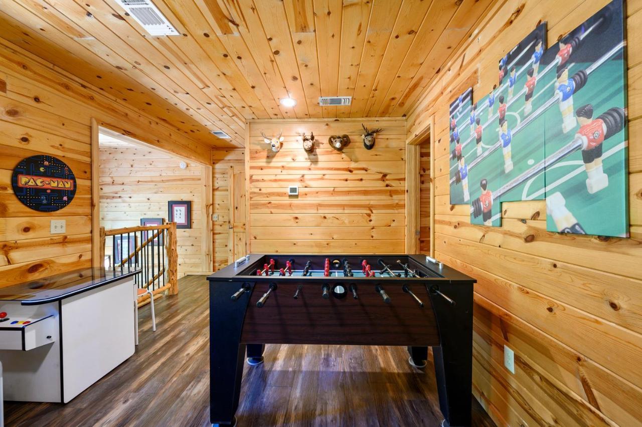 Hickory Bear - Cabin Surrounded By Pines, Sleeps 10, Hot Tub, Fire Pit, Arcade, Foosball Table & Deck Slide Broken Bow Dış mekan fotoğraf