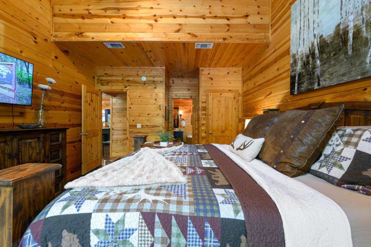 Hickory Bear - Cabin Surrounded By Pines, Sleeps 10, Hot Tub, Fire Pit, Arcade, Foosball Table & Deck Slide Broken Bow Dış mekan fotoğraf