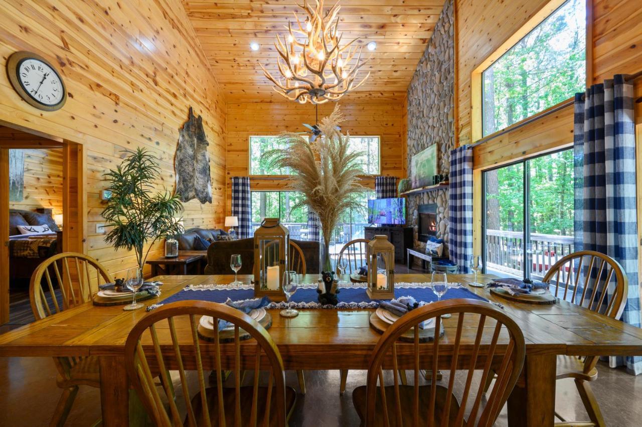 Hickory Bear - Cabin Surrounded By Pines, Sleeps 10, Hot Tub, Fire Pit, Arcade, Foosball Table & Deck Slide Broken Bow Dış mekan fotoğraf