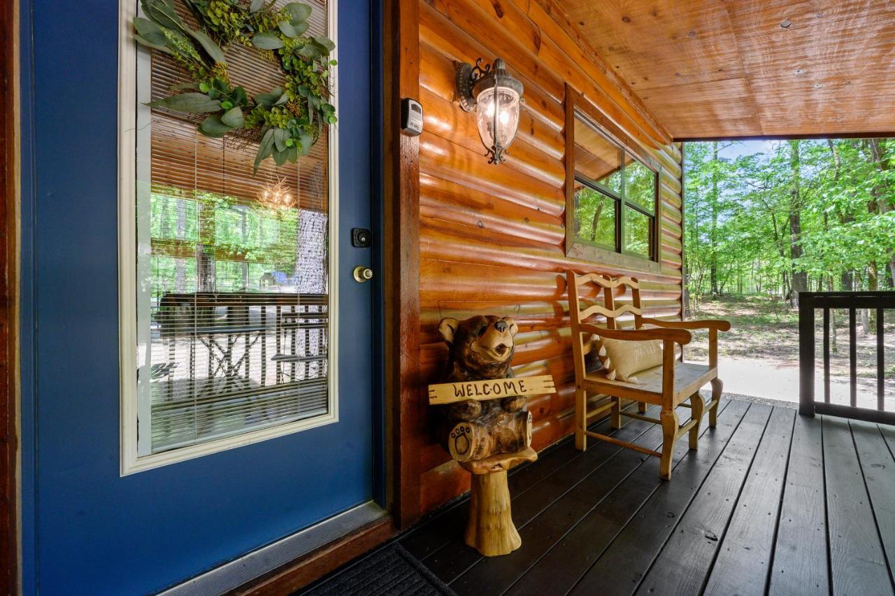 Hickory Bear - Cabin Surrounded By Pines, Sleeps 10, Hot Tub, Fire Pit, Arcade, Foosball Table & Deck Slide Broken Bow Dış mekan fotoğraf