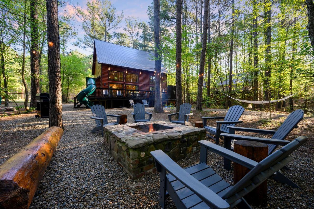Hickory Bear - Cabin Surrounded By Pines, Sleeps 10, Hot Tub, Fire Pit, Arcade, Foosball Table & Deck Slide Broken Bow Dış mekan fotoğraf