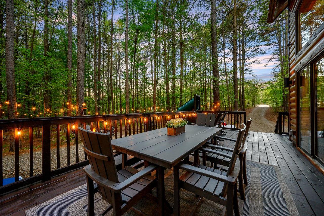 Hickory Bear - Cabin Surrounded By Pines, Sleeps 10, Hot Tub, Fire Pit, Arcade, Foosball Table & Deck Slide Broken Bow Dış mekan fotoğraf