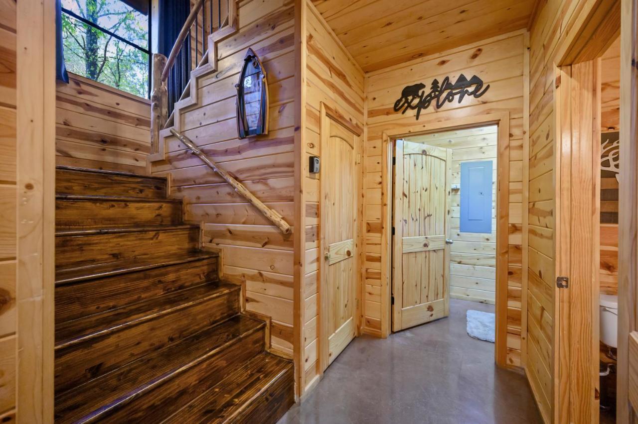 Hickory Bear - Cabin Surrounded By Pines, Sleeps 10, Hot Tub, Fire Pit, Arcade, Foosball Table & Deck Slide Broken Bow Dış mekan fotoğraf