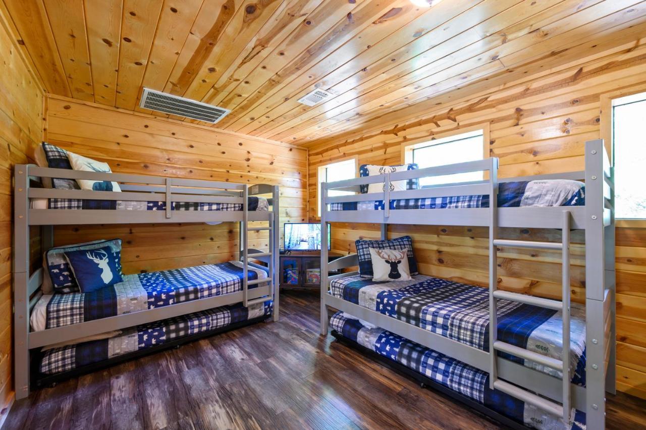 Hickory Bear - Cabin Surrounded By Pines, Sleeps 10, Hot Tub, Fire Pit, Arcade, Foosball Table & Deck Slide Broken Bow Dış mekan fotoğraf