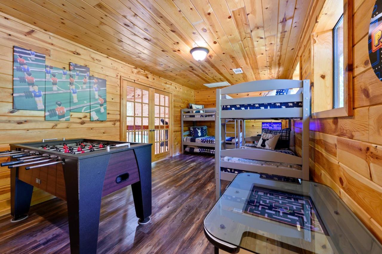 Hickory Bear - Cabin Surrounded By Pines, Sleeps 10, Hot Tub, Fire Pit, Arcade, Foosball Table & Deck Slide Broken Bow Dış mekan fotoğraf
