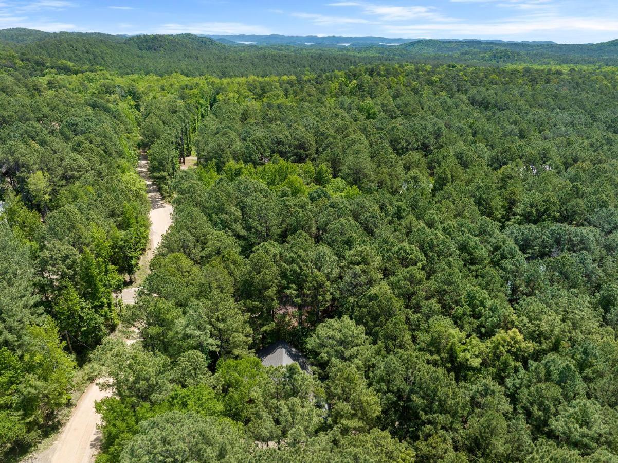 Hickory Bear - Cabin Surrounded By Pines, Sleeps 10, Hot Tub, Fire Pit, Arcade, Foosball Table & Deck Slide Broken Bow Dış mekan fotoğraf