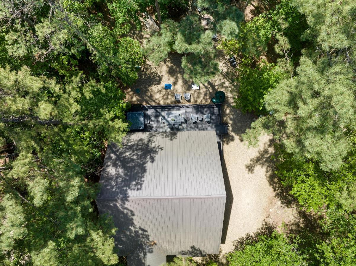 Hickory Bear - Cabin Surrounded By Pines, Sleeps 10, Hot Tub, Fire Pit, Arcade, Foosball Table & Deck Slide Broken Bow Dış mekan fotoğraf