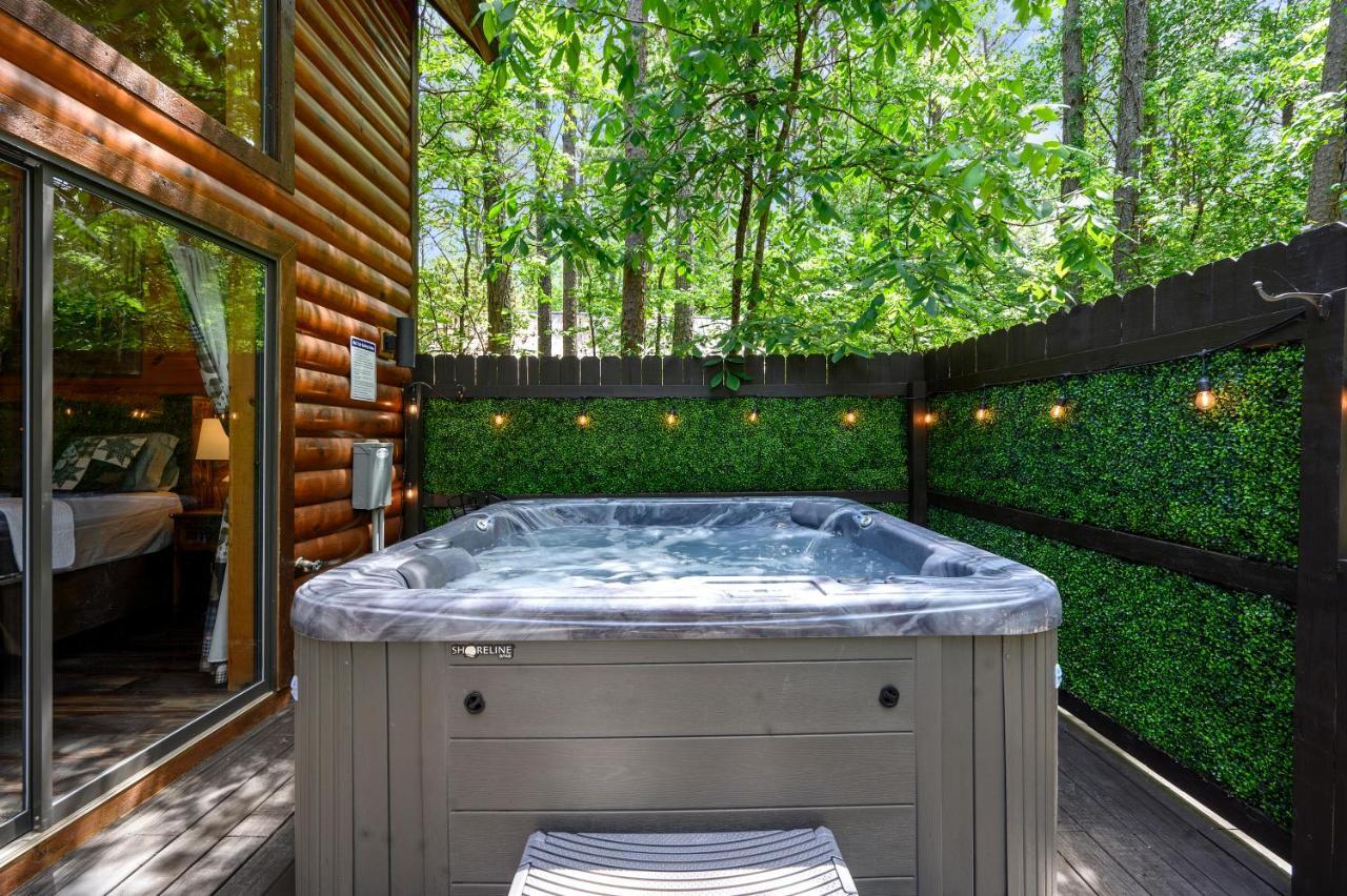 Hickory Bear - Cabin Surrounded By Pines, Sleeps 10, Hot Tub, Fire Pit, Arcade, Foosball Table & Deck Slide Broken Bow Dış mekan fotoğraf