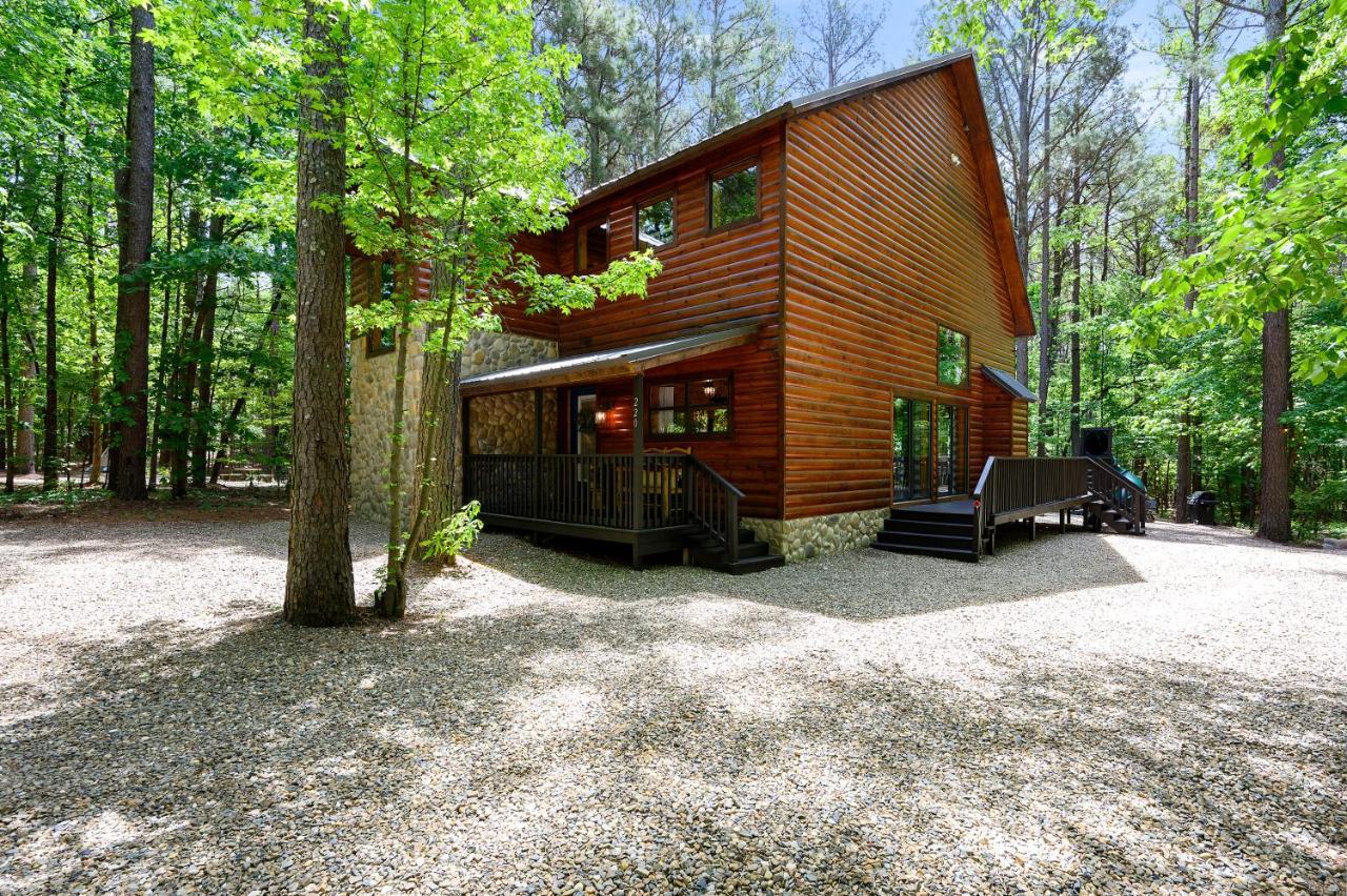 Hickory Bear - Cabin Surrounded By Pines, Sleeps 10, Hot Tub, Fire Pit, Arcade, Foosball Table & Deck Slide Broken Bow Dış mekan fotoğraf