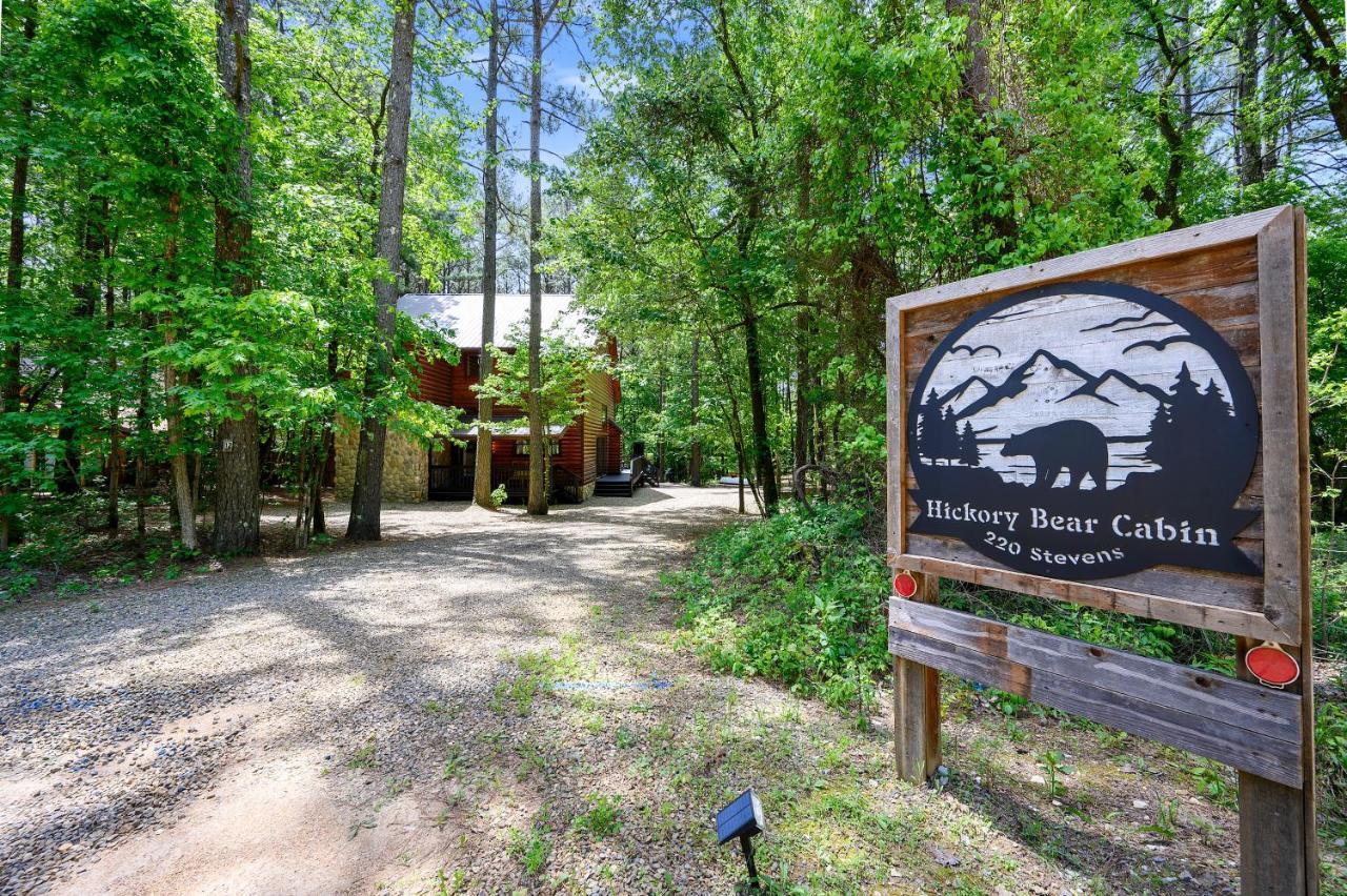 Hickory Bear - Cabin Surrounded By Pines, Sleeps 10, Hot Tub, Fire Pit, Arcade, Foosball Table & Deck Slide Broken Bow Dış mekan fotoğraf