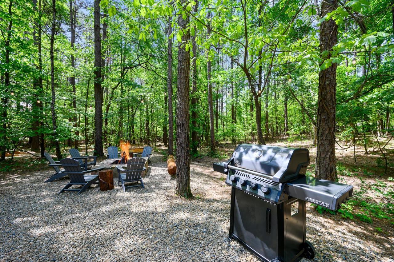 Hickory Bear - Cabin Surrounded By Pines, Sleeps 10, Hot Tub, Fire Pit, Arcade, Foosball Table & Deck Slide Broken Bow Dış mekan fotoğraf
