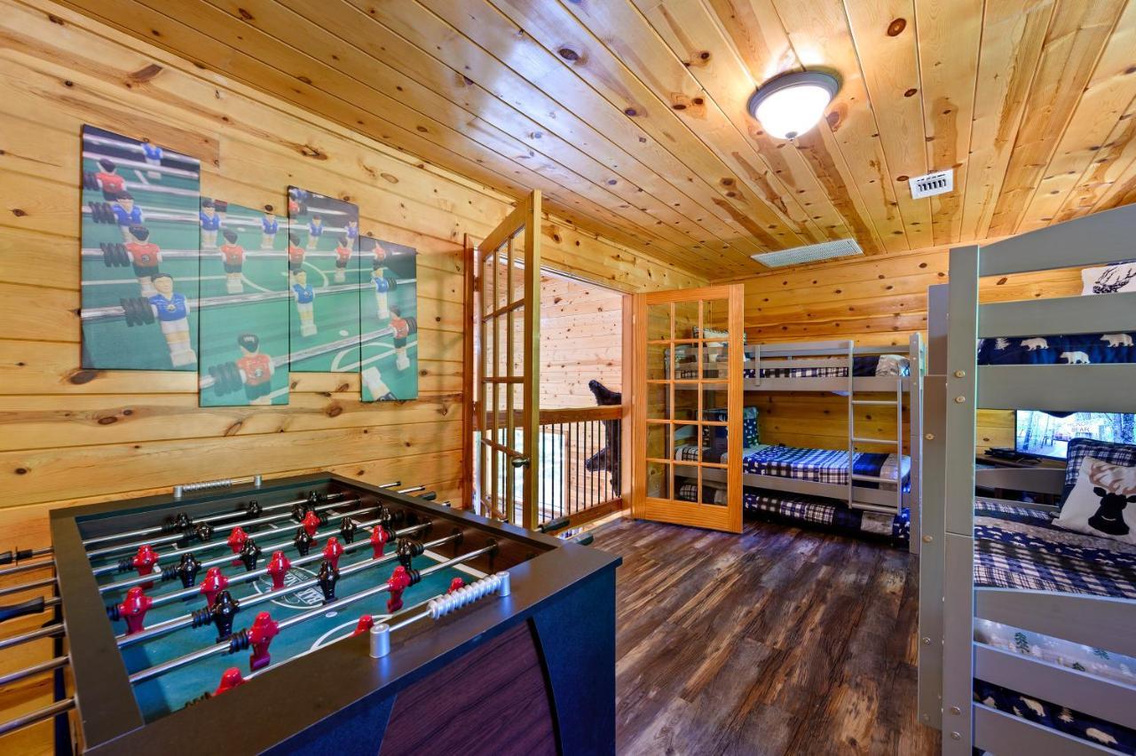 Hickory Bear - Cabin Surrounded By Pines, Sleeps 10, Hot Tub, Fire Pit, Arcade, Foosball Table & Deck Slide Broken Bow Dış mekan fotoğraf