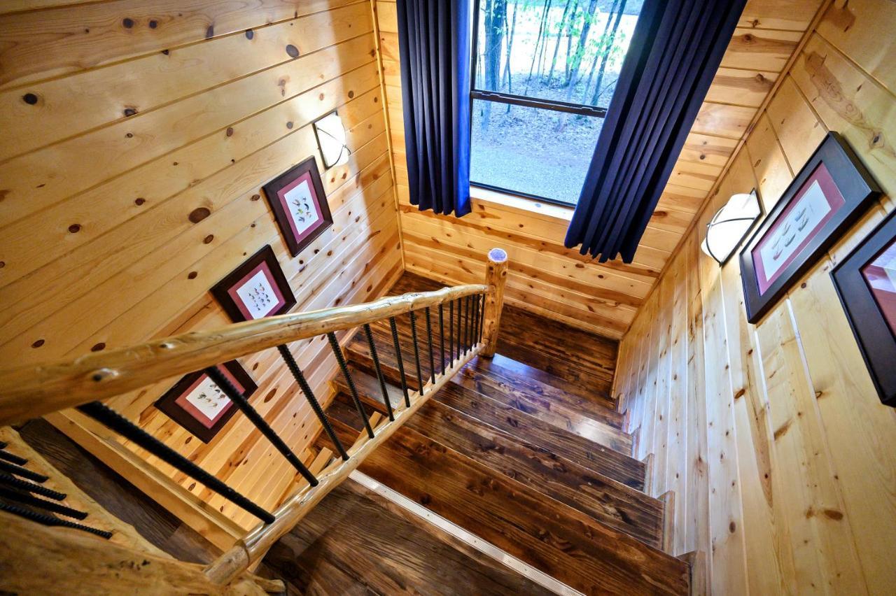 Hickory Bear - Cabin Surrounded By Pines, Sleeps 10, Hot Tub, Fire Pit, Arcade, Foosball Table & Deck Slide Broken Bow Dış mekan fotoğraf