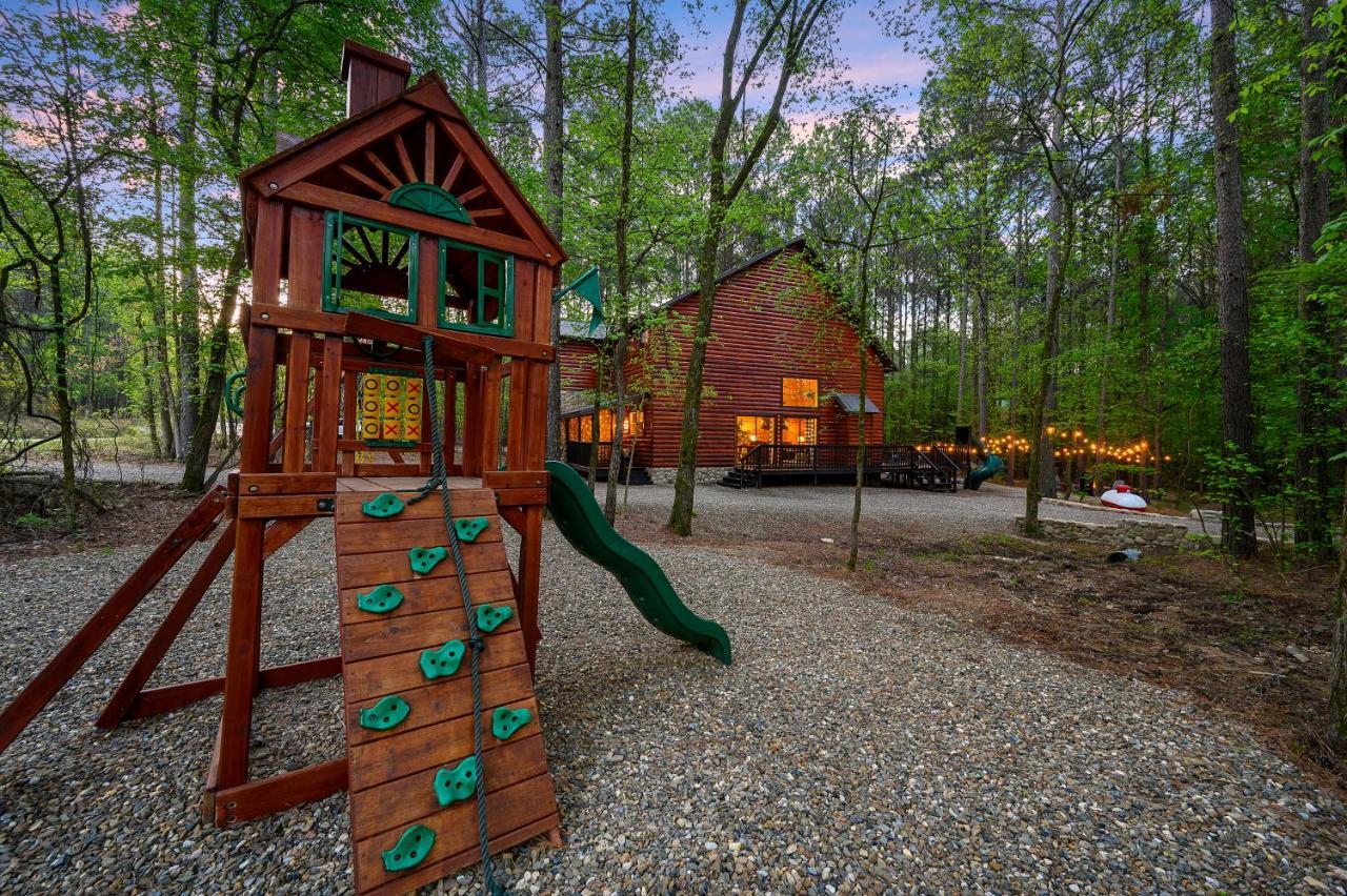 Hickory Bear - Cabin Surrounded By Pines, Sleeps 10, Hot Tub, Fire Pit, Arcade, Foosball Table & Deck Slide Broken Bow Dış mekan fotoğraf