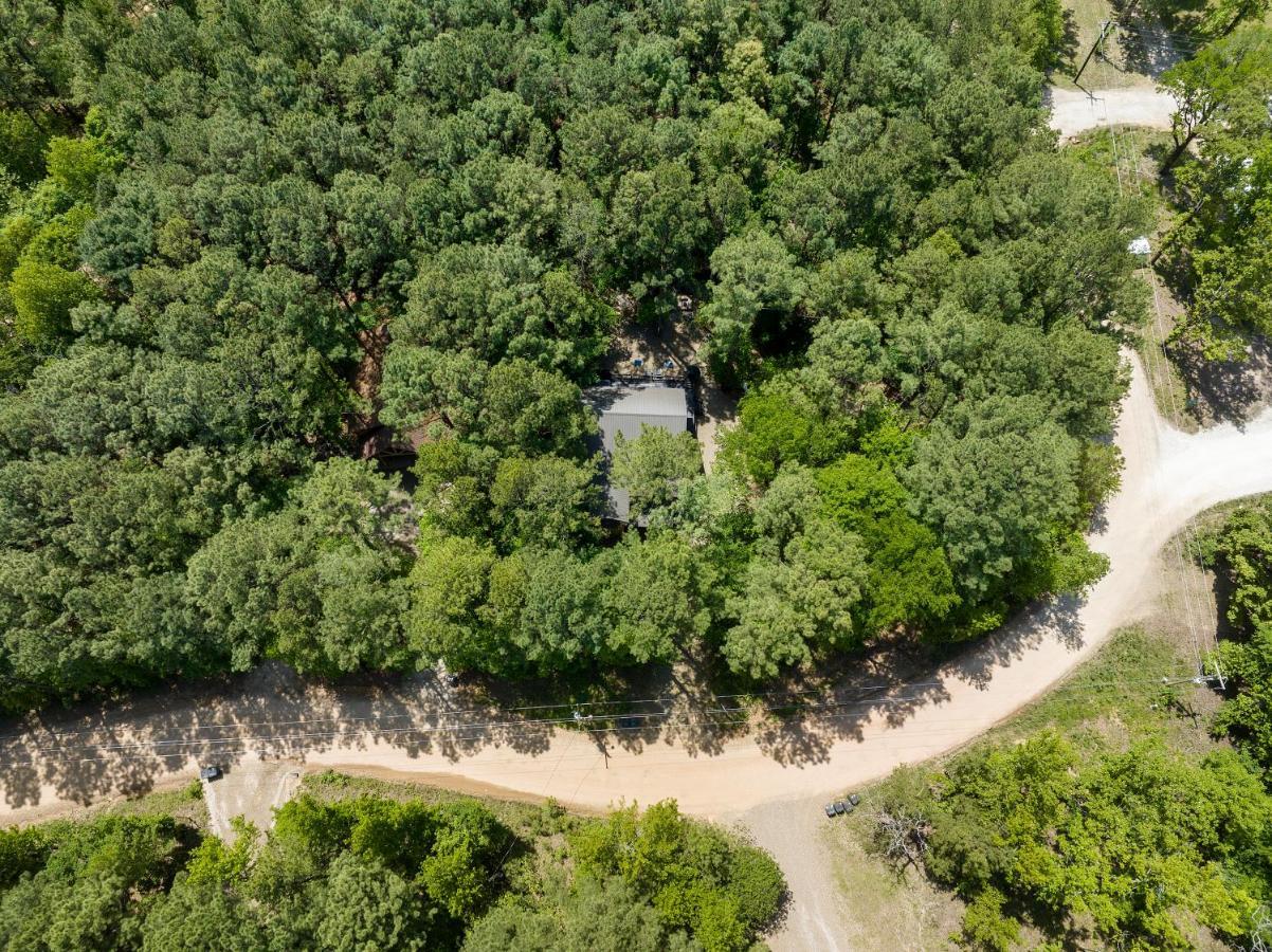 Hickory Bear - Cabin Surrounded By Pines, Sleeps 10, Hot Tub, Fire Pit, Arcade, Foosball Table & Deck Slide Broken Bow Dış mekan fotoğraf