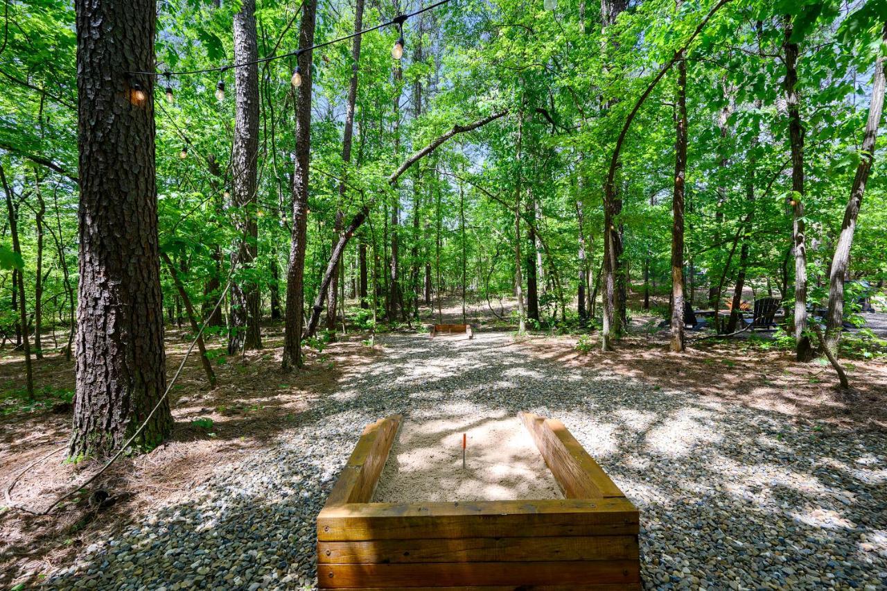 Hickory Bear - Cabin Surrounded By Pines, Sleeps 10, Hot Tub, Fire Pit, Arcade, Foosball Table & Deck Slide Broken Bow Dış mekan fotoğraf